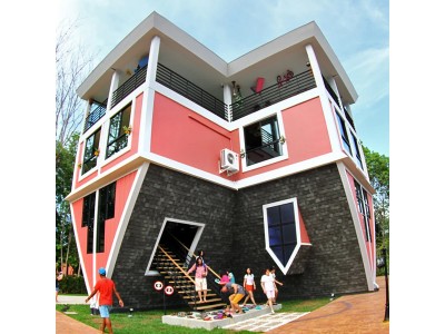 Baan Teelangka (Upside Down House)